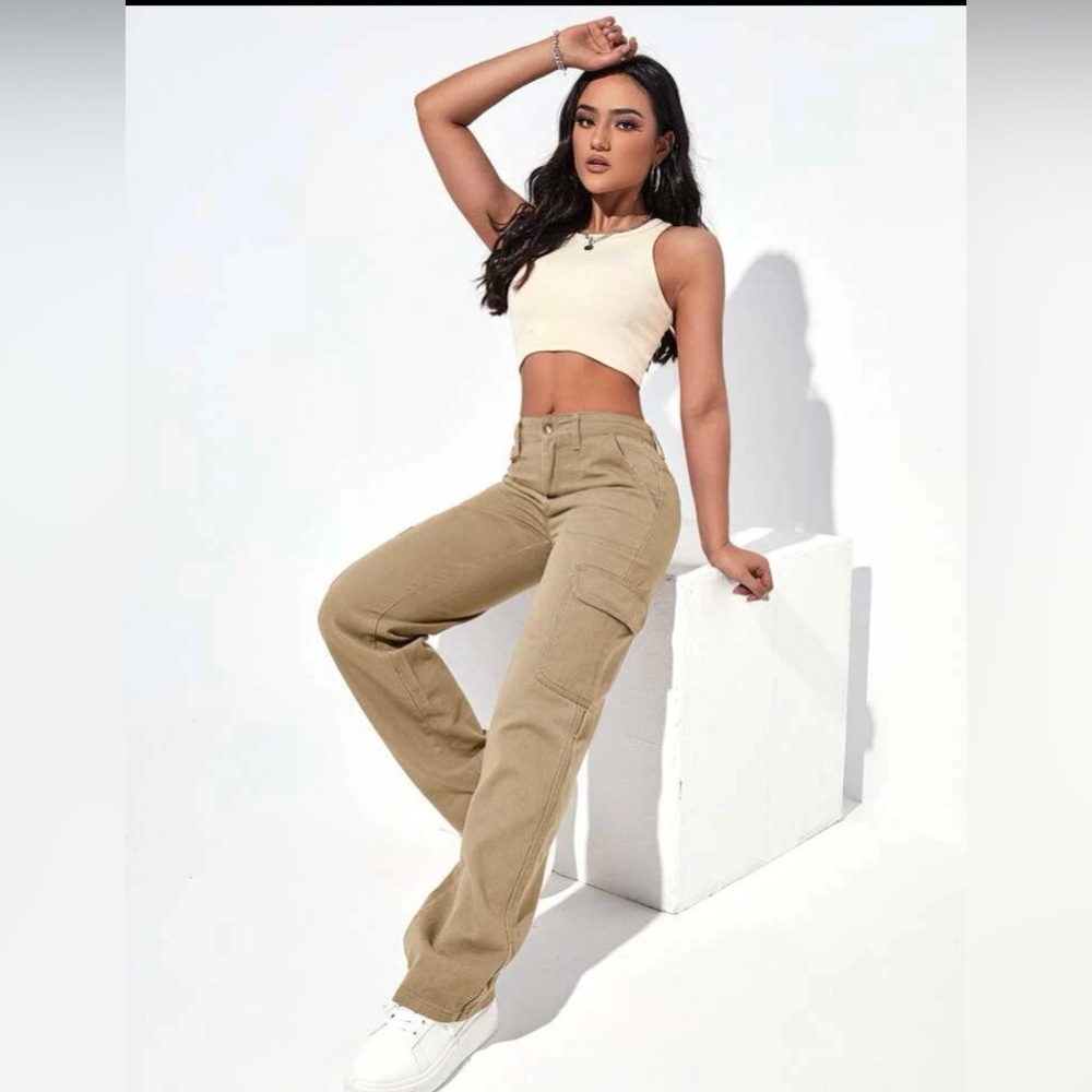 Flap pocket cargo jeans .  Color ( khaki ).    Pattern type (plain)
